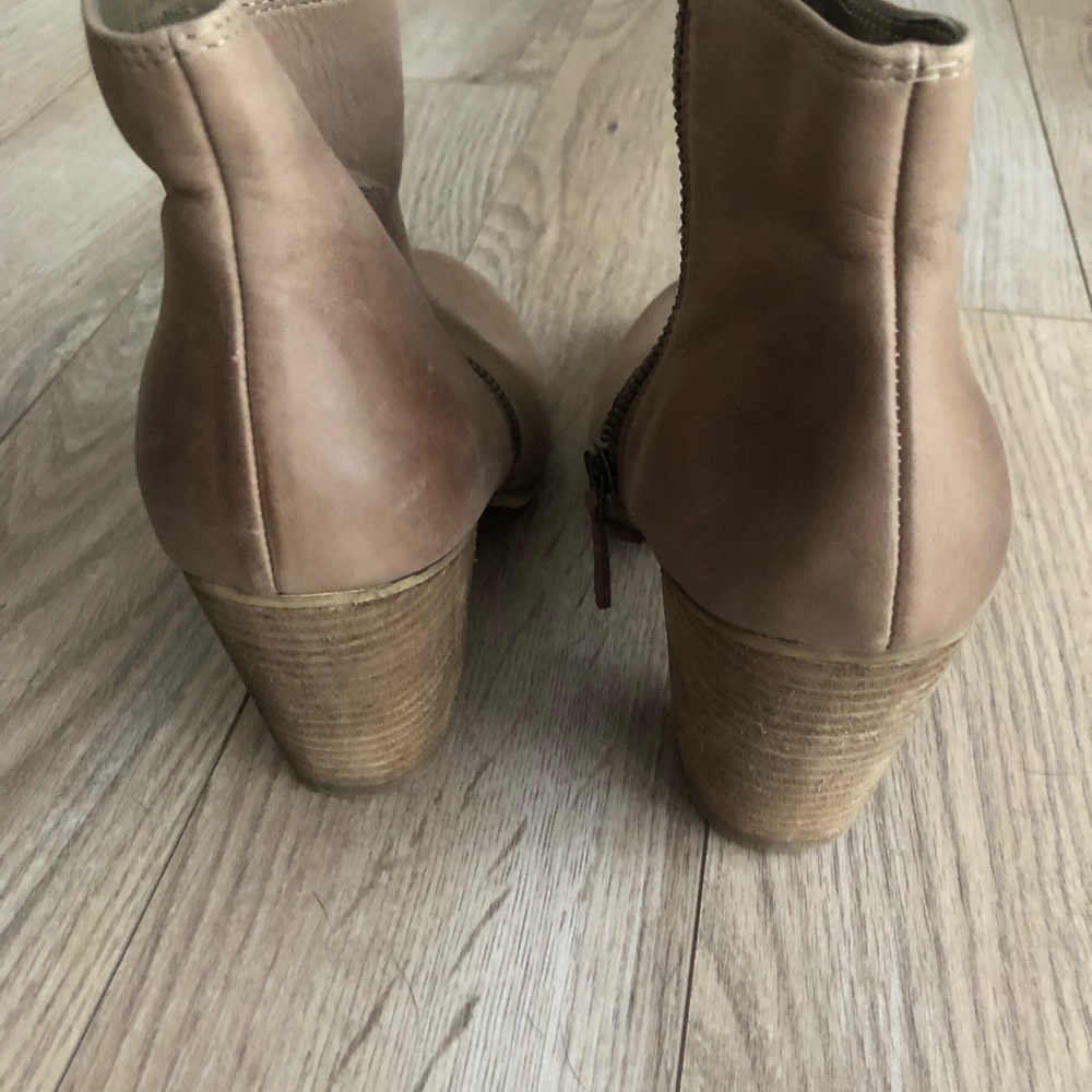 Perfect pair of booties. Worn twice.